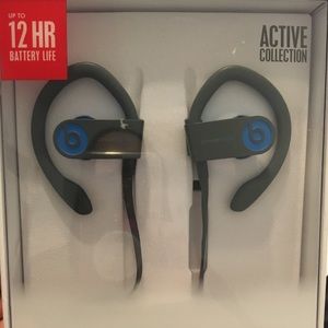 Over the ear earphones. Wireless.